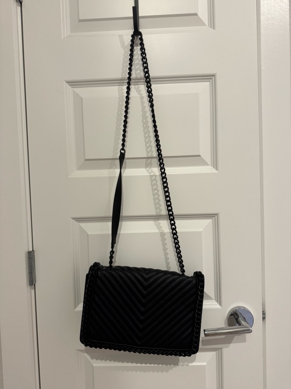 NWOT Black Quilted Chain-Shoulder Women's Bag